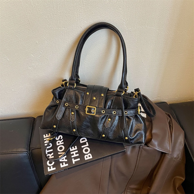 Womens Shoulder Bag With a Metal Buckle - Image 2